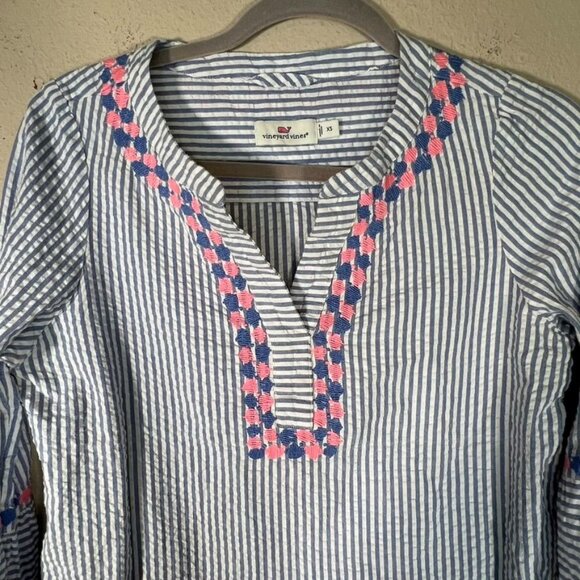Vineyard Vines Popover Blouse XS Blue Seersucker Embroidered Accents - Picture 6 of 8